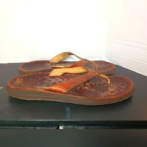Olukai Paniolo Womens 9 Leather Thong Sandals Tan Embossed  Boho Beach
